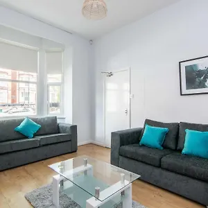 Spacious 4 Bed With Parking Near City Centre - 184 Gregory House Nottingham